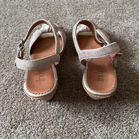 Clark’s Indigo Gold Metallic Knot Open Toe Cork Wedge Sandals - Picture 7 of 16